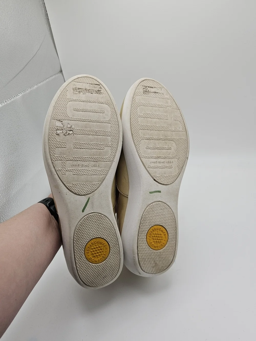 Fitflop Superskate leather tassel loafers gold with rainbow iridescence size 8.5